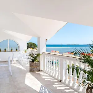 Apartments And Rooms Jakic Guest house